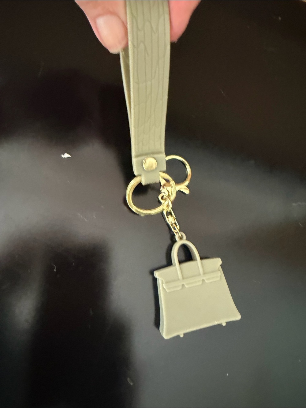 Small Pets Keychain - Beige Bag Design, NEW, fashion jewelry - Picture 2 of 3